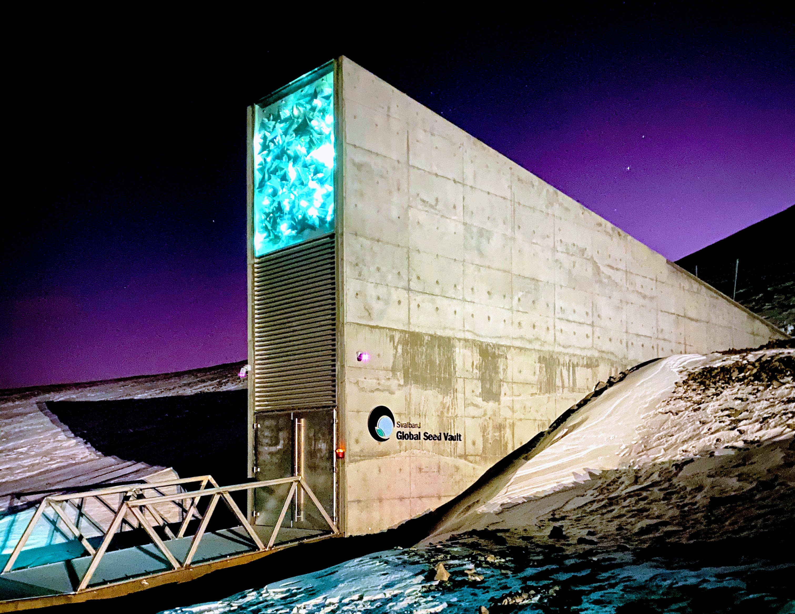EntrancetotheSeedVault cropped